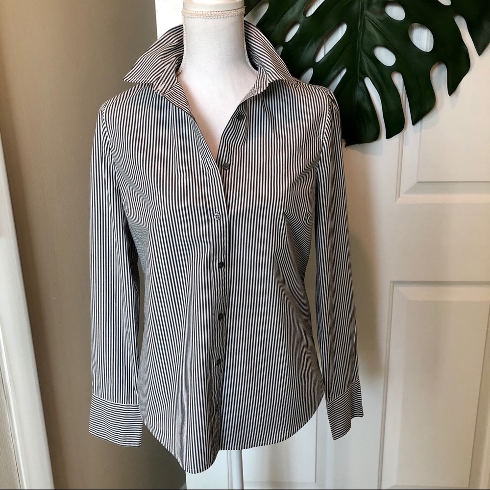 👚J.Crew Women’s 365 Button Down Shirt